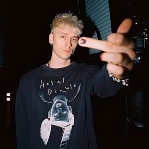 Meet your Posher, Hunter